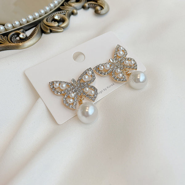 Cercei in forma de fluture din strassuri si perla mare, ace de argint S925