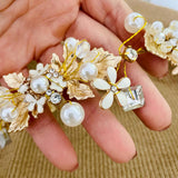 Diadema aurie stil baroc, cu flori si perle mari