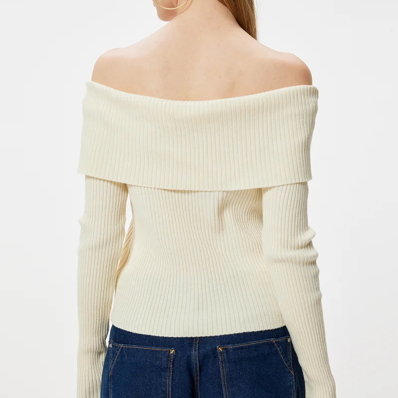 Bluza Unnoa din tricot cu decolteu barcuta cu umeri goi