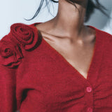 Jerseu Heness din tricot fin cu detaliu floral la umar
