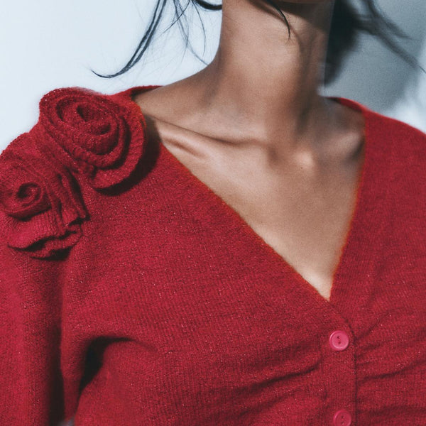 Jerseu Heness din tricot fin cu detaliu floral la umar