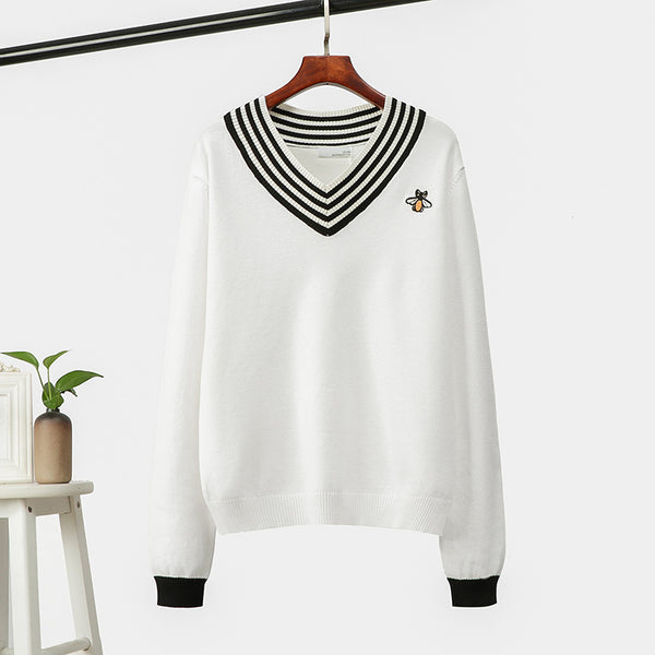 Pulover Linus alb din tricot moale cu decolteu in V