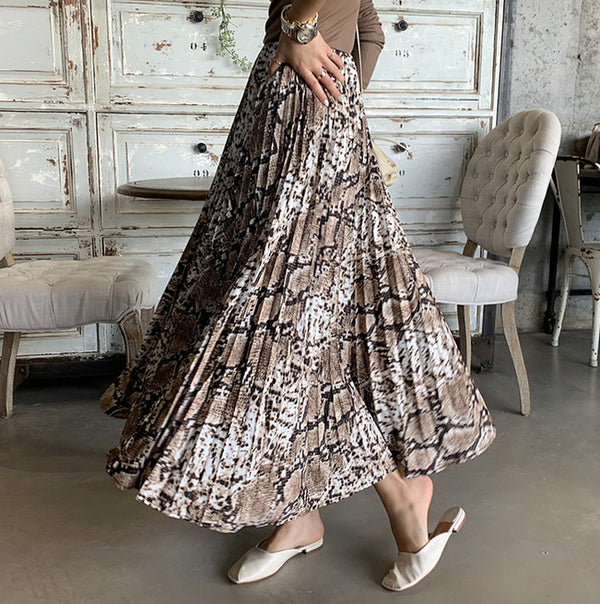 Fusta Tayla maro inchis cu animal print