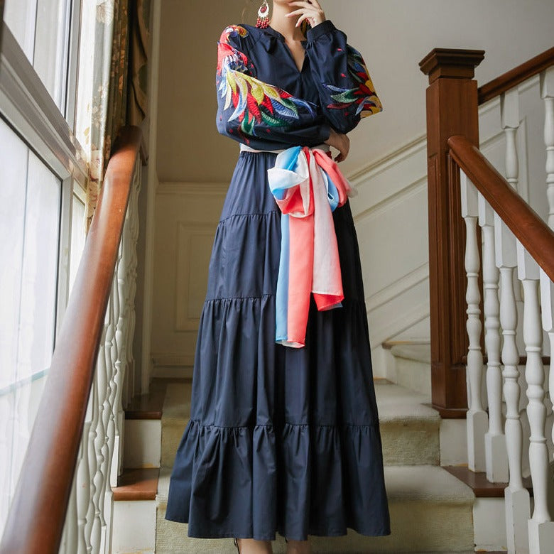 Rochie Napola bleumarin cu maneci bufante si detalii florale brodate