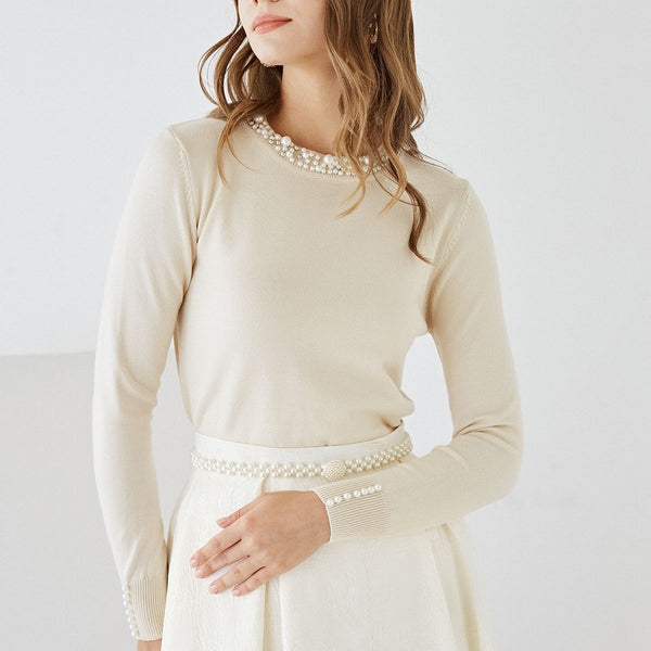 Pulover Rosemary crem din tricot moale cu decolteu si mansete accesorizate cu perle
