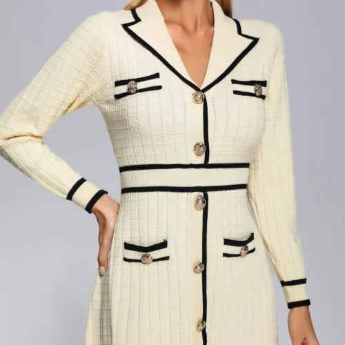 Rochie Clarissa crem din tricot cu decolteu in V si nasturi functionali