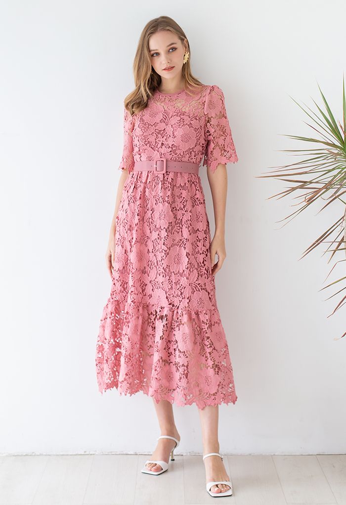 Rochie roz Mirona din dantela, cu maneci scurte si curea accesorizata