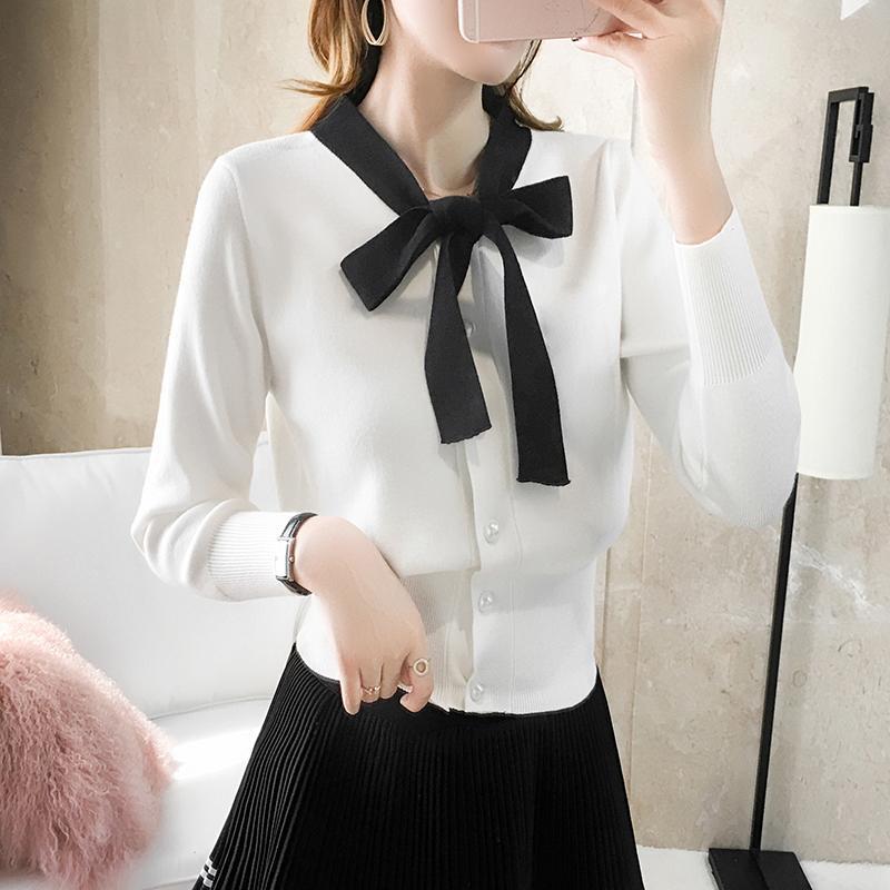 Bluza Carmela alba cu nod tip funda si perle