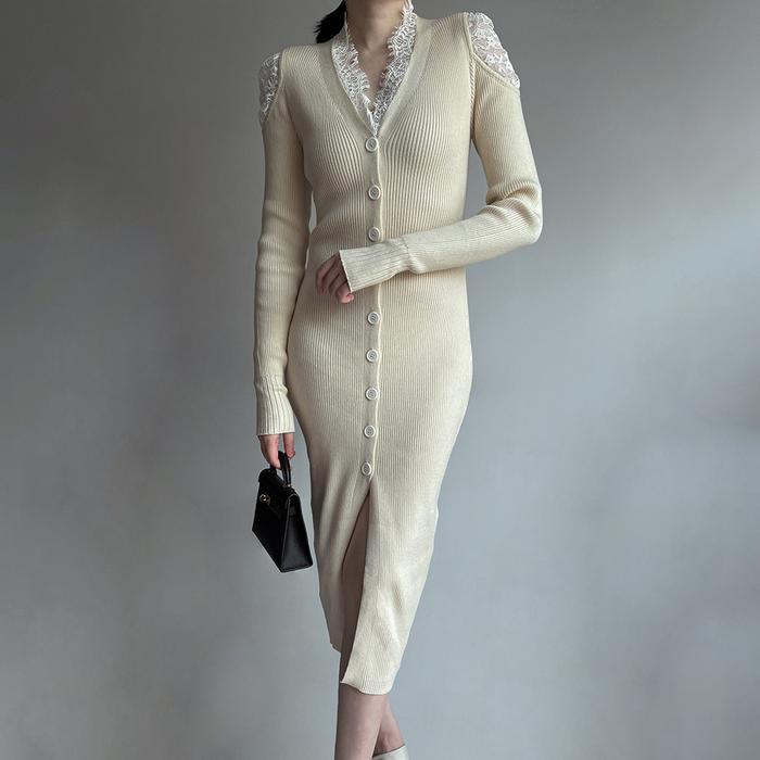 Rochie Carita crem cu umeri goi accesorizati cu dantela