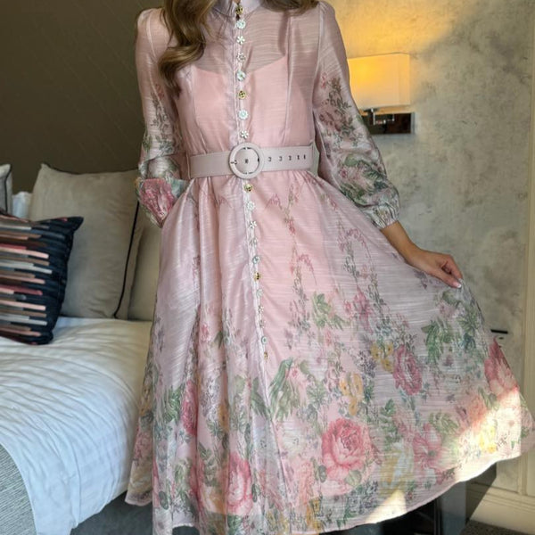 Rochie Rania roz cu imprimeu floral si curea accesorizata