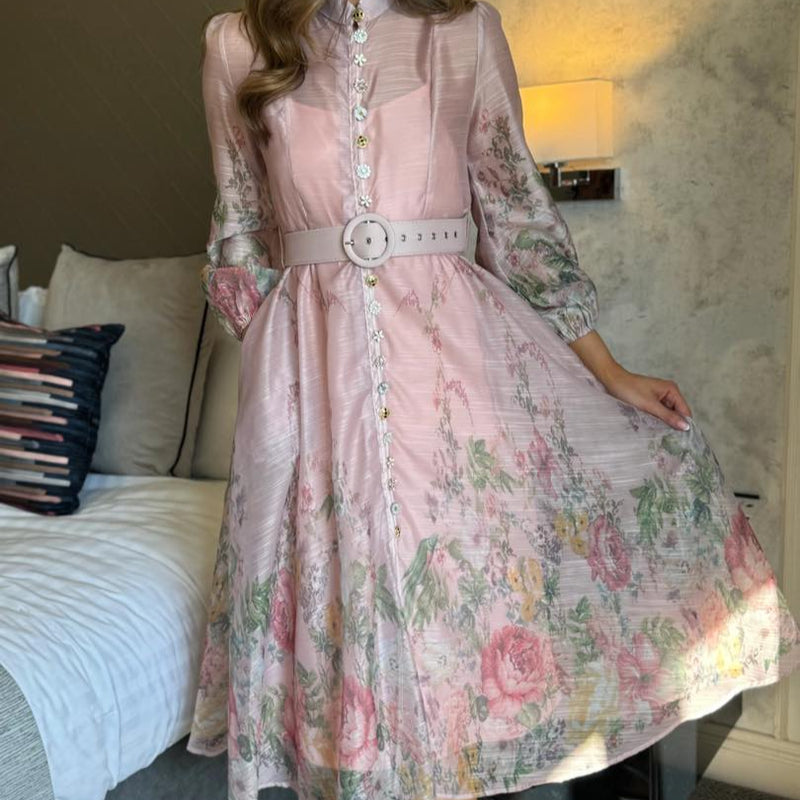Rochie Rania roz cu imprimeu floral si curea accesorizata