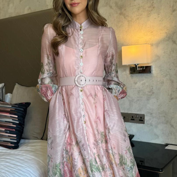 Rochie Rania roz cu imprimeu floral si curea accesorizata