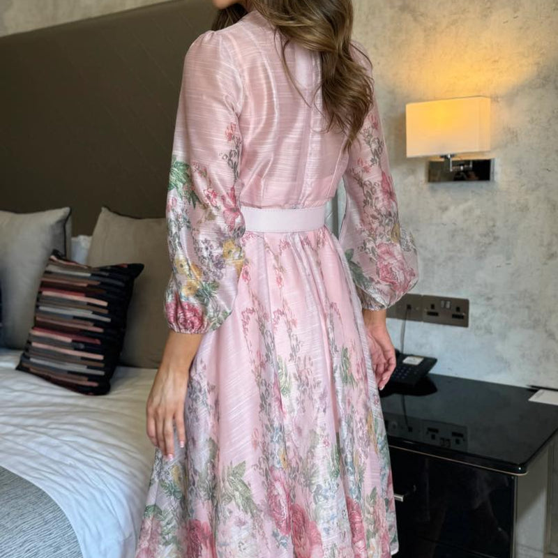 Rochie Rania roz cu imprimeu floral si curea accesorizata