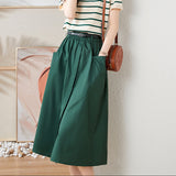 Fusta Akita accesorizata cu o curea