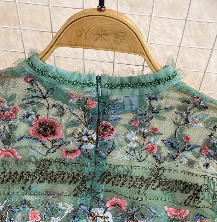 Rochie Laila verde cu broderie florala