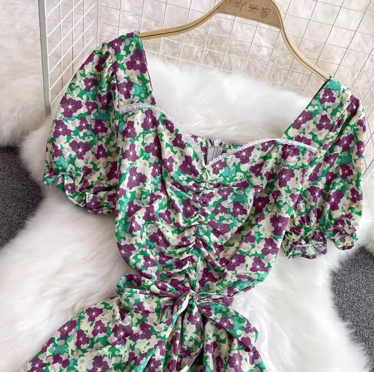 Rochie Ressa verde cu flori mov cu maneci scurte si imprimeu floral
