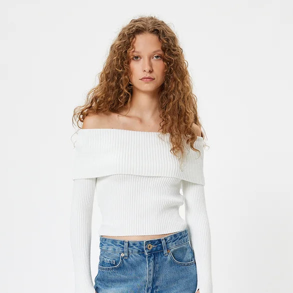 Bluza Unnoa din tricot cu decolteu barcuta cu umeri goi