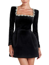 Rochie Ozana din catifea cu decolteu patrat accesorizat cu cristale