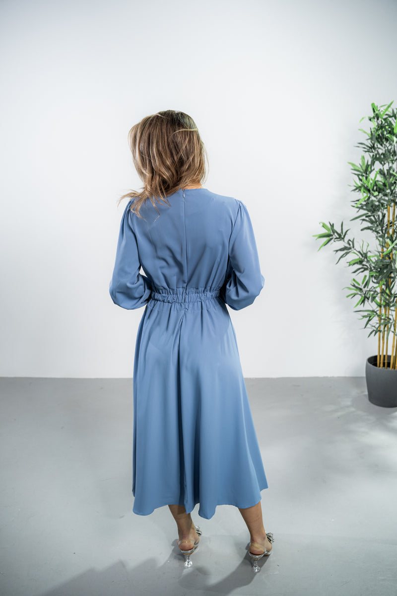 Rochie midi Fosetta albastra cu decolteu petrecut