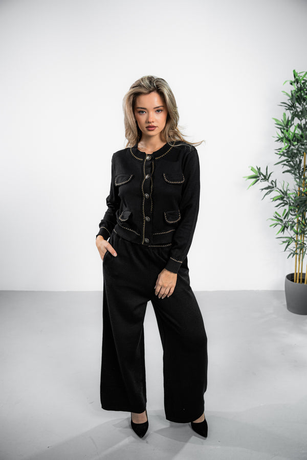 Set Merdi negru compus din bluza accesorizata cu nasturi si pantaloni lungi evazati