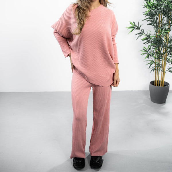 Set Kay roz compus din doua piese din tricot