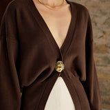 Jerseu Lyriel din tricot cu nasture metalic auriu