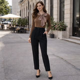 Bluza Welly cu decolteu accesorizat prin funda