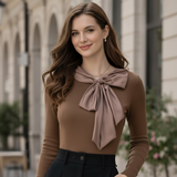 Bluza Welly cu decolteu accesorizat prin funda