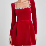 Rochie Ozana din catifea cu decolteu patrat accesorizat cu cristale