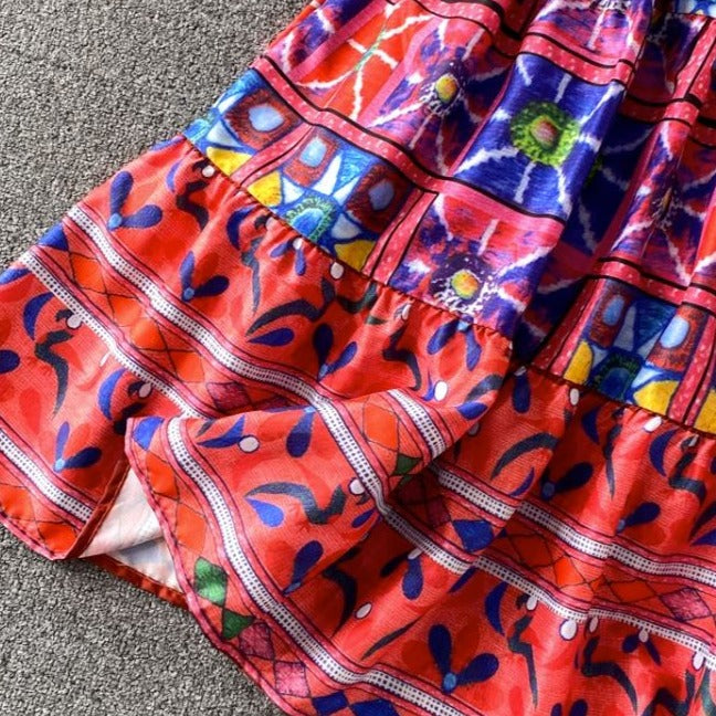 Rochie Cordelia rosie cu imprimeu deosebit brodat si bretele reglabile