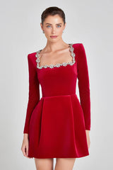Rochie Ozana din catifea cu decolteu patrat accesorizat cu cristale