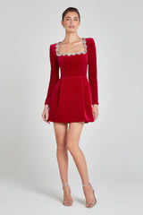 Rochie Ozana din catifea cu decolteu patrat accesorizat cu cristale