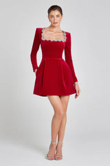 Rochie Ozana din catifea cu decolteu patrat accesorizat cu cristale