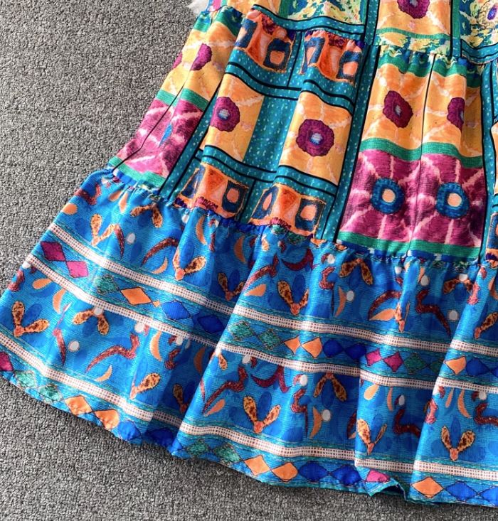 Rochie Cordelia albastra cu imprimeu deosebit brodat si bretele reglabile
