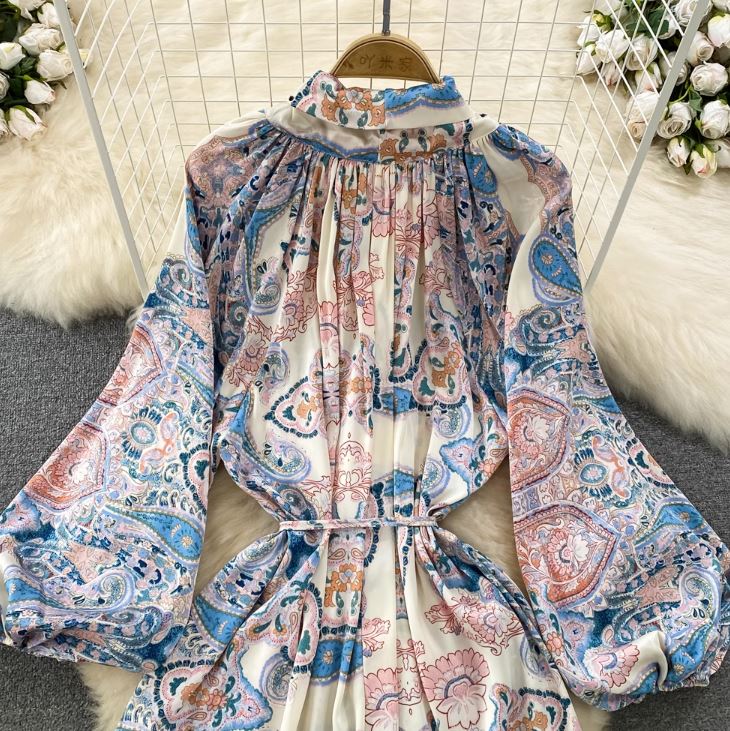 Rochie Serdina albastra cu imprimeu floral si snur in talie