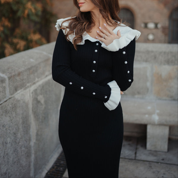 Rochie Asimera neagra din tricot cu guler lat si nasturi perlute