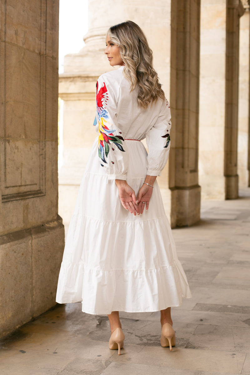 Rochie Napola alba cu maneci bufante si detalii florale brodate