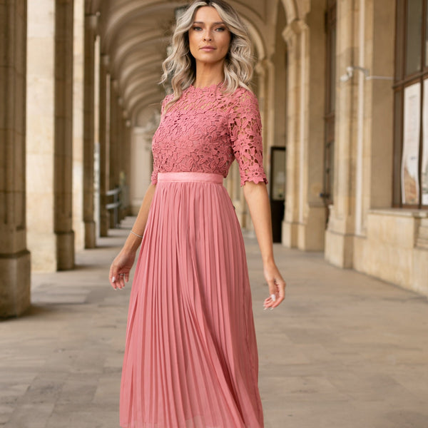 Rochie Loralis roz din dantela brodata si pliuri