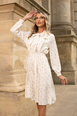 Rochie Silvy alba cu imprimeu floral si decolteu accesorizat cu nod