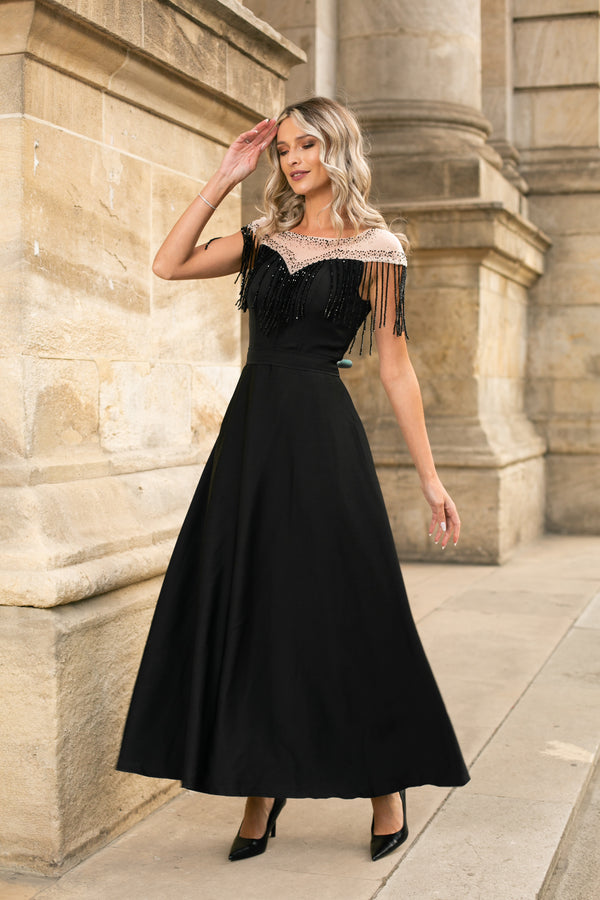 Rochie Patriss neagra  de eveniment maxi cu umeri goi si ciucuri stralucitori