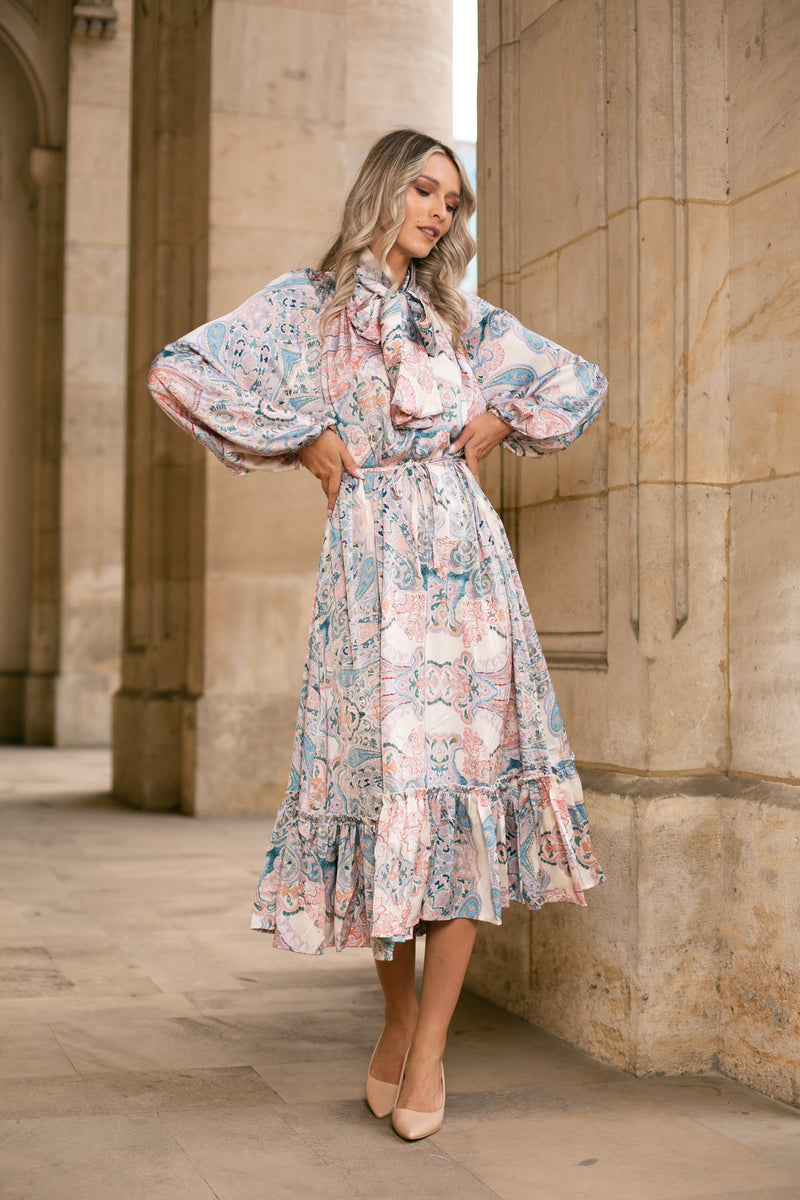 Rochie Serdina albastra cu imprimeu floral si snur in talie