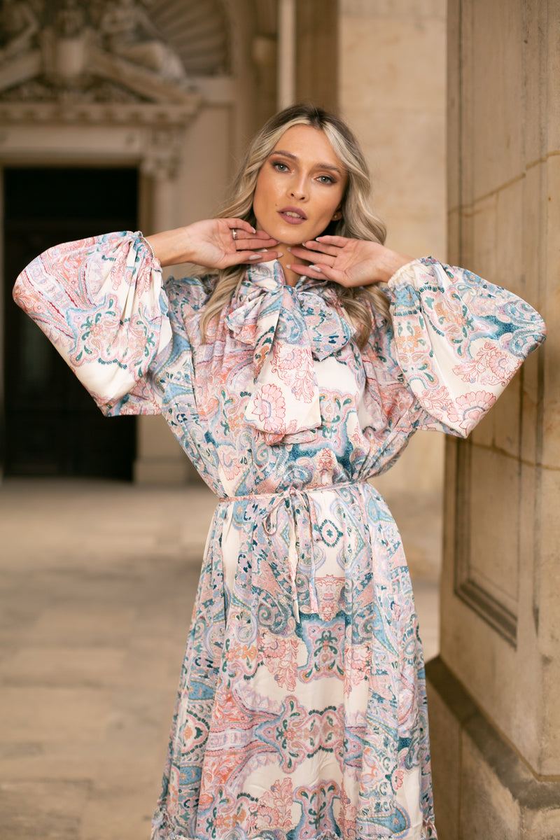 Rochie Serdina albastra cu imprimeu floral si snur in talie