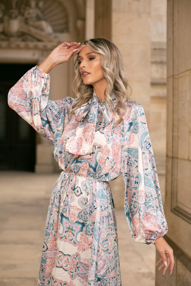 Rochie Serdina albastra cu imprimeu floral si snur in talie