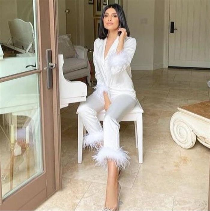 Set pijama Milcah alb cu terminatii din puf