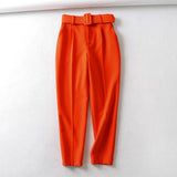 Pantaloni Stezzia portocalii conici accesorizati cu o curea
