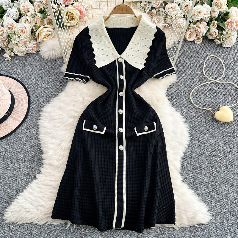 Rochie Eranthe neagra din tricot cu guler lat si nasturi decorativi