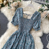 Rochie Danisha verde deschis cu imprimeu floral, decolteu patrat si maneci scurte, bufante