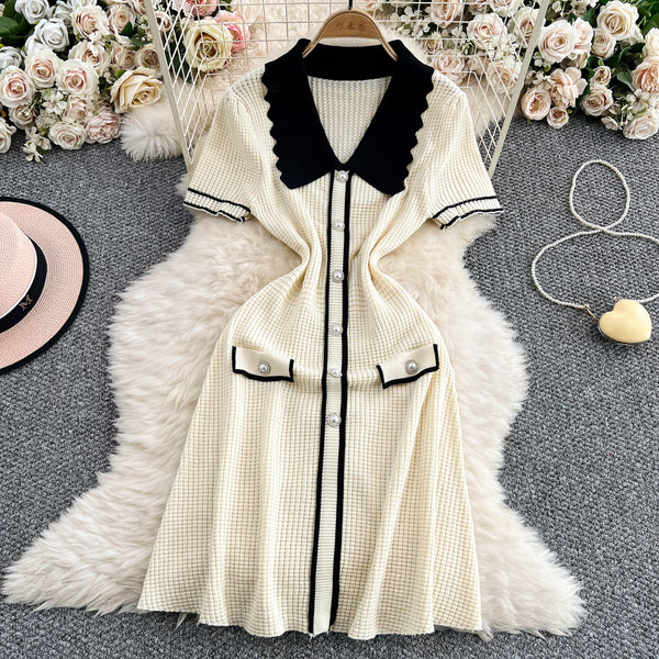 Rochie Eranthe crem din tricot cu guler lat si nasturi decorativi
