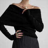 Bluza Yvette din tricot cu decolteu barcuta cu umeri goi