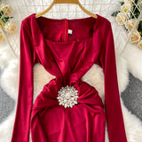 Rochie Valesyn cu decolteu patrat si accesoriu argintiu in talie